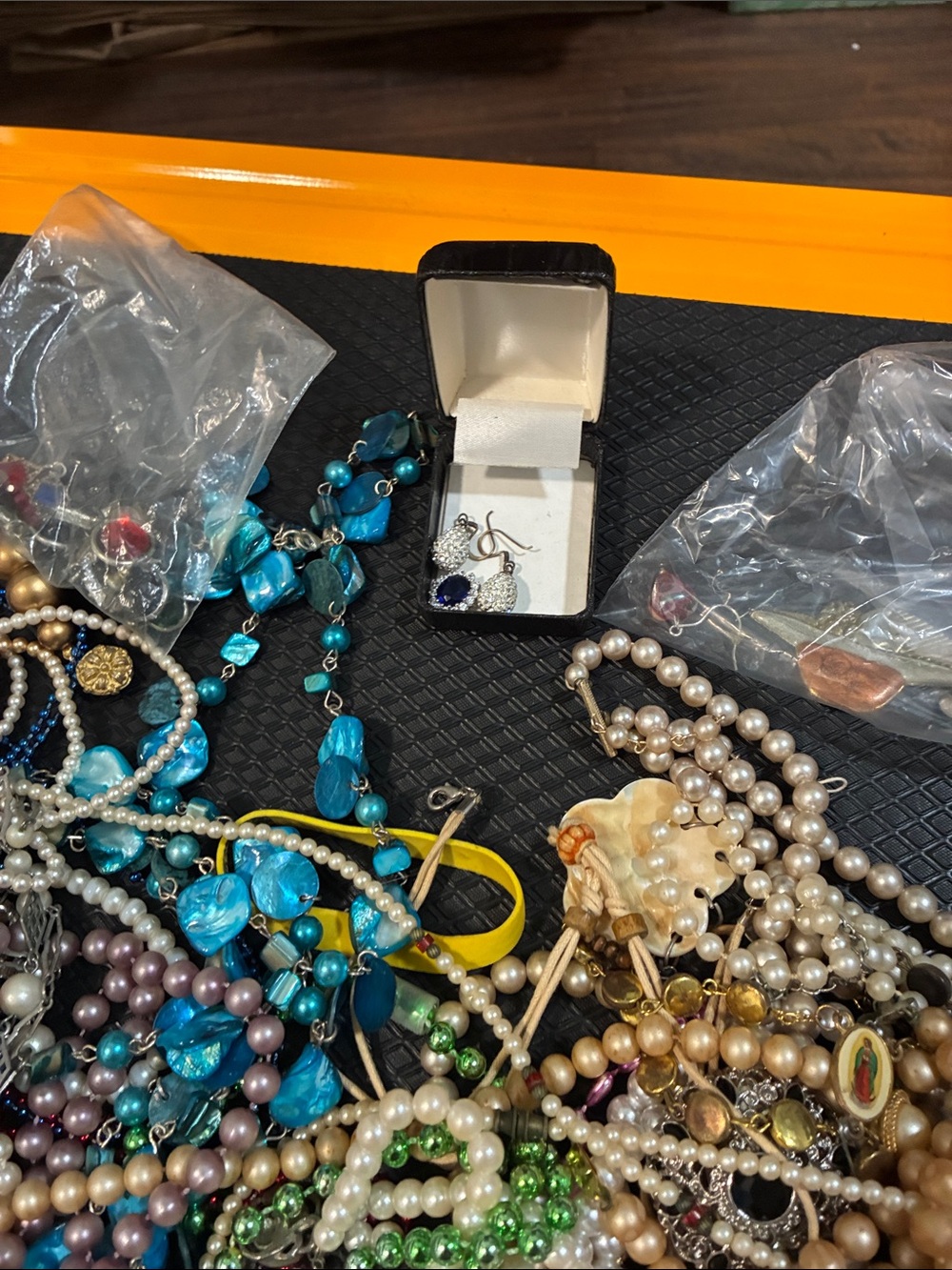 Mixed Costume Jewelry Lot - Multicolor Beaded Necklaces & Charms - Picture 6 of 6